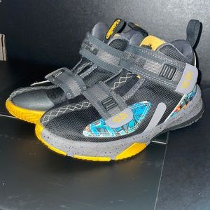Nike LeBron Soldier